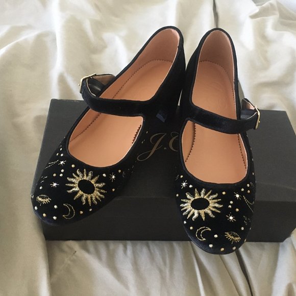 Celestial-Embroidered Velvet Mary Jane Pumps - Picture 3 of 4